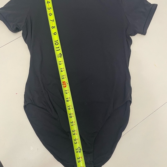 SKIMS Fits Everybody T-Shirt Bodysuit in Onyx XL - Picture 4 of 5